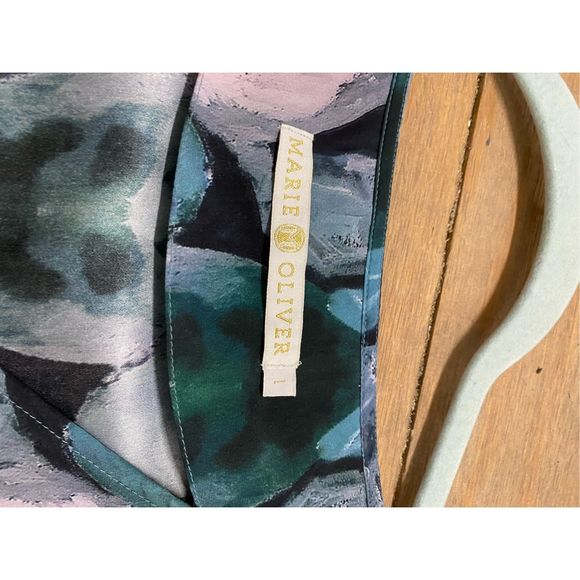 Marie Oliver Abstract Fringe Blue Pink Pullover Size large , MSRP $268 - Picture 5 of 9